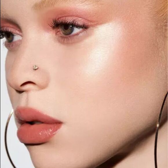 🌻 FENTY BEAUTY Sidechick by Rihanna
Liquid Killawatt Fluid
Freestyle Highlight - Picture 3 of 9